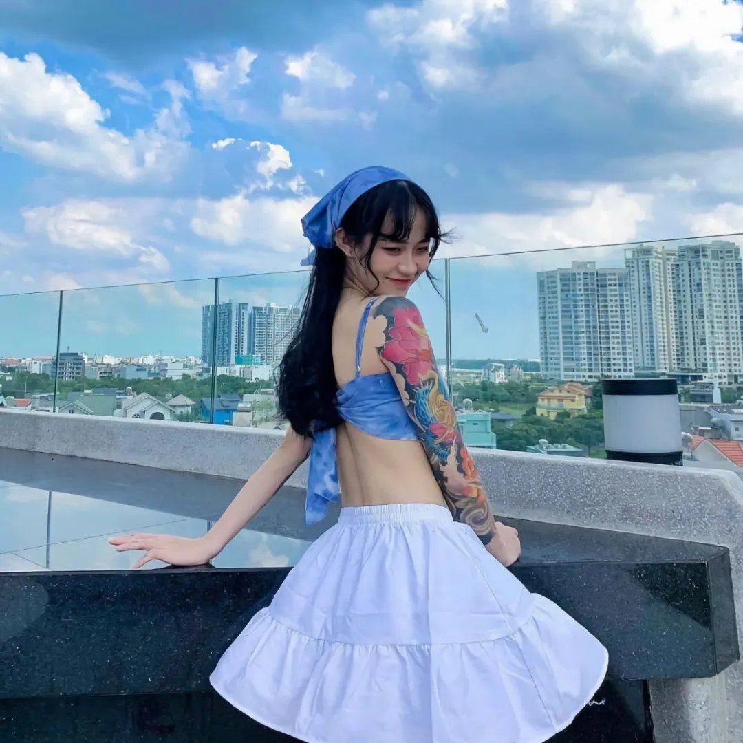 这名男子，捡到了人鱼。